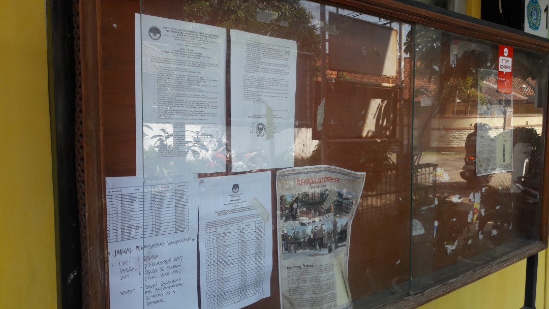 mading informasi kelurahan.jpg