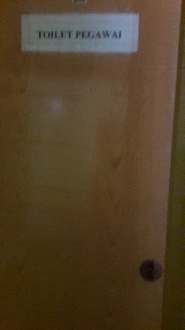 TOILET KHUSUS PEGAWAI.jpg