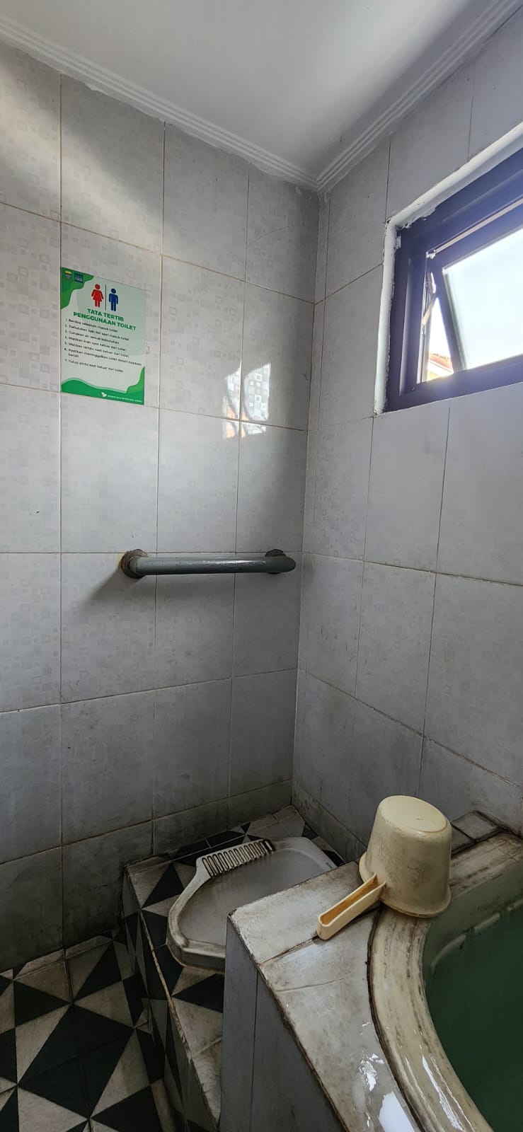 TOILET.jpeg