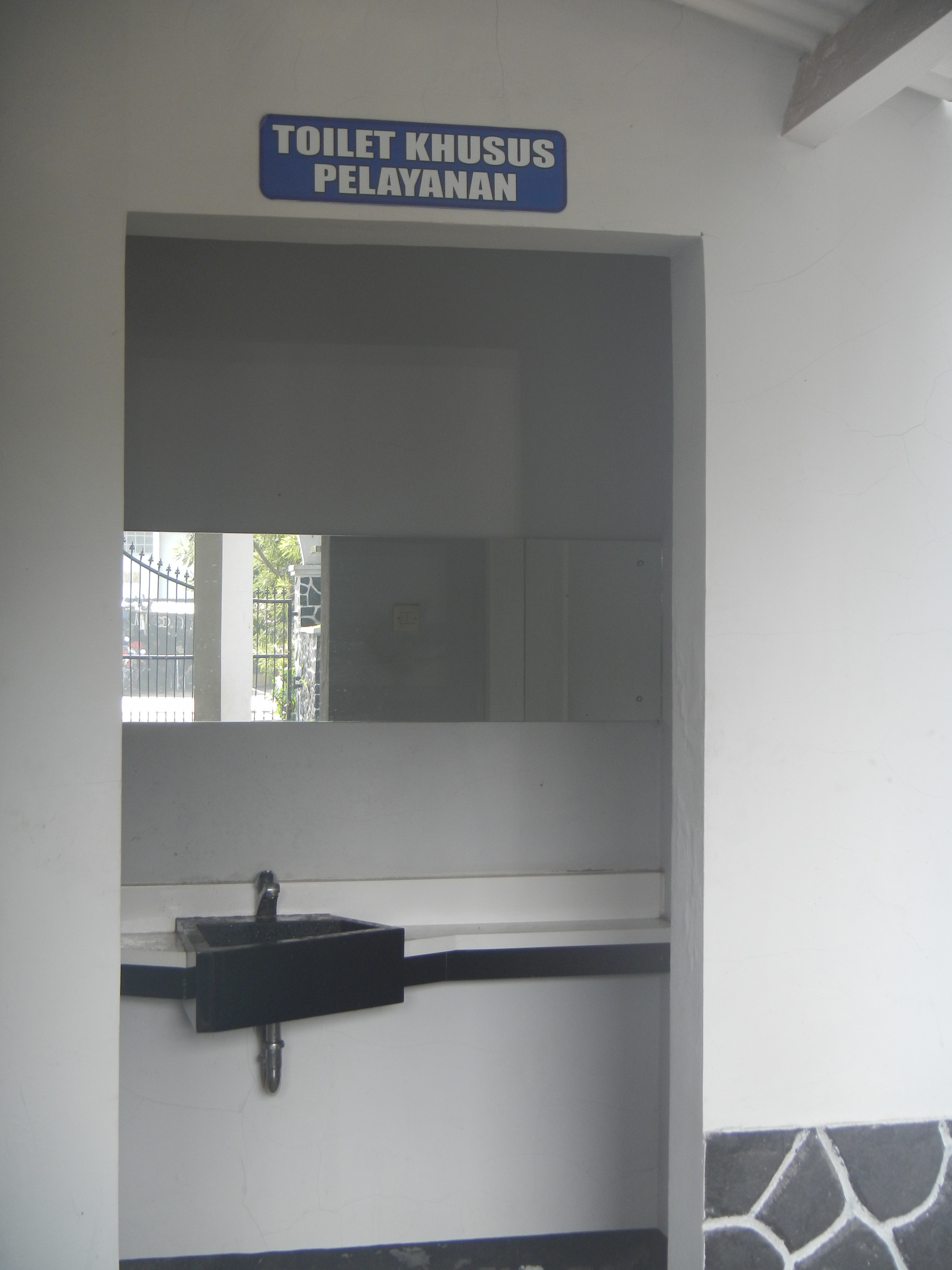 Toilet Khusus Pelayanan.JPG