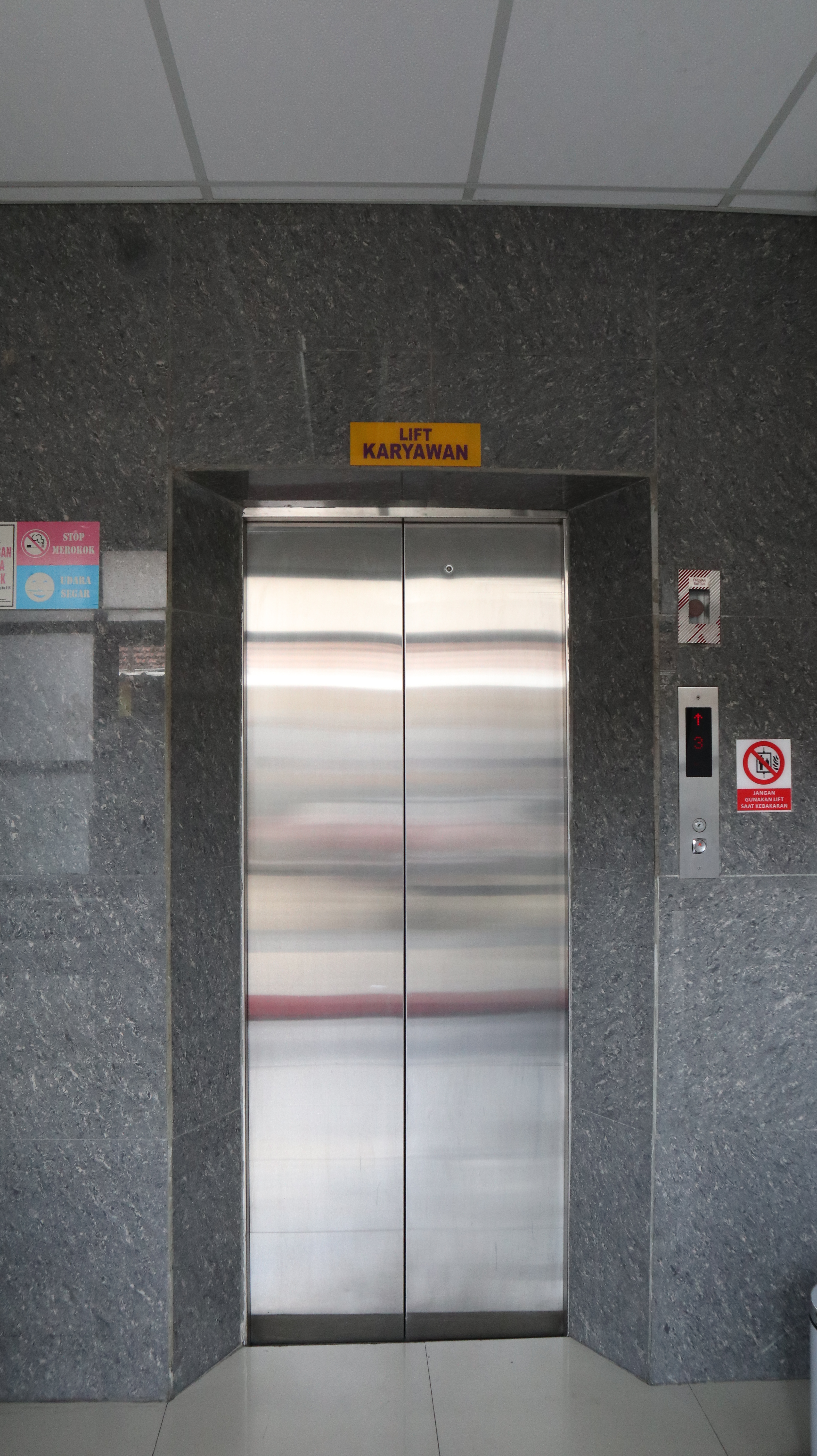 LIFT KARYAWAN.JPG