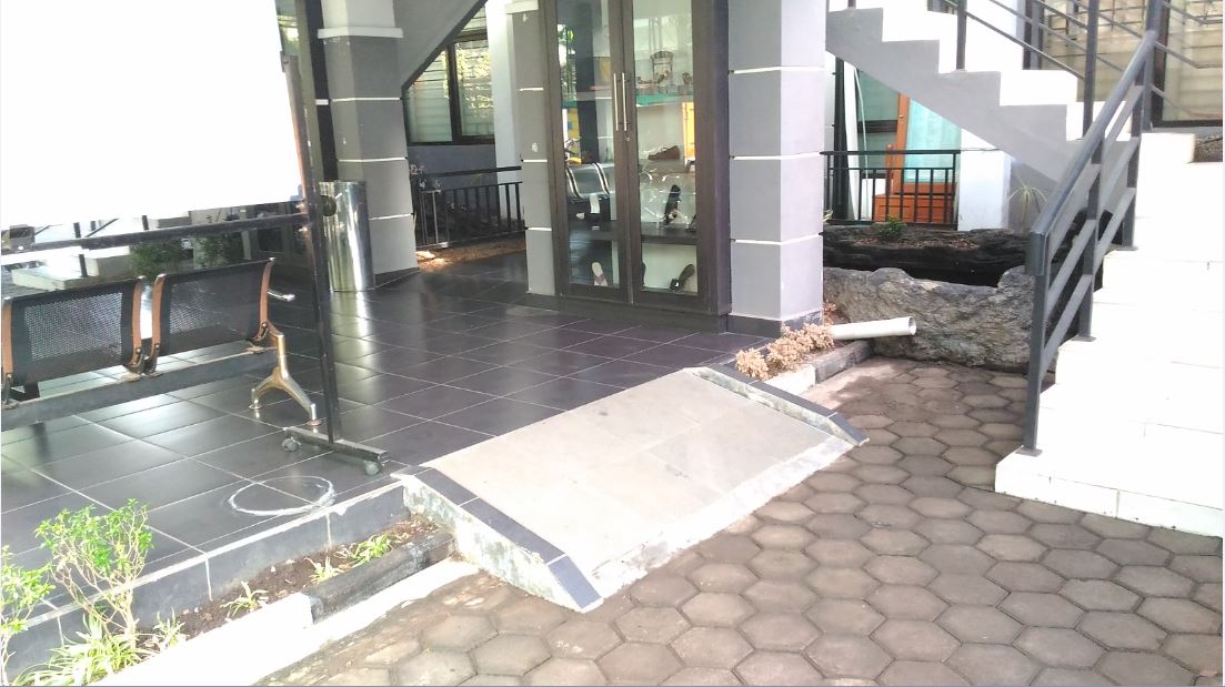 pejalan kursi roda.JPG