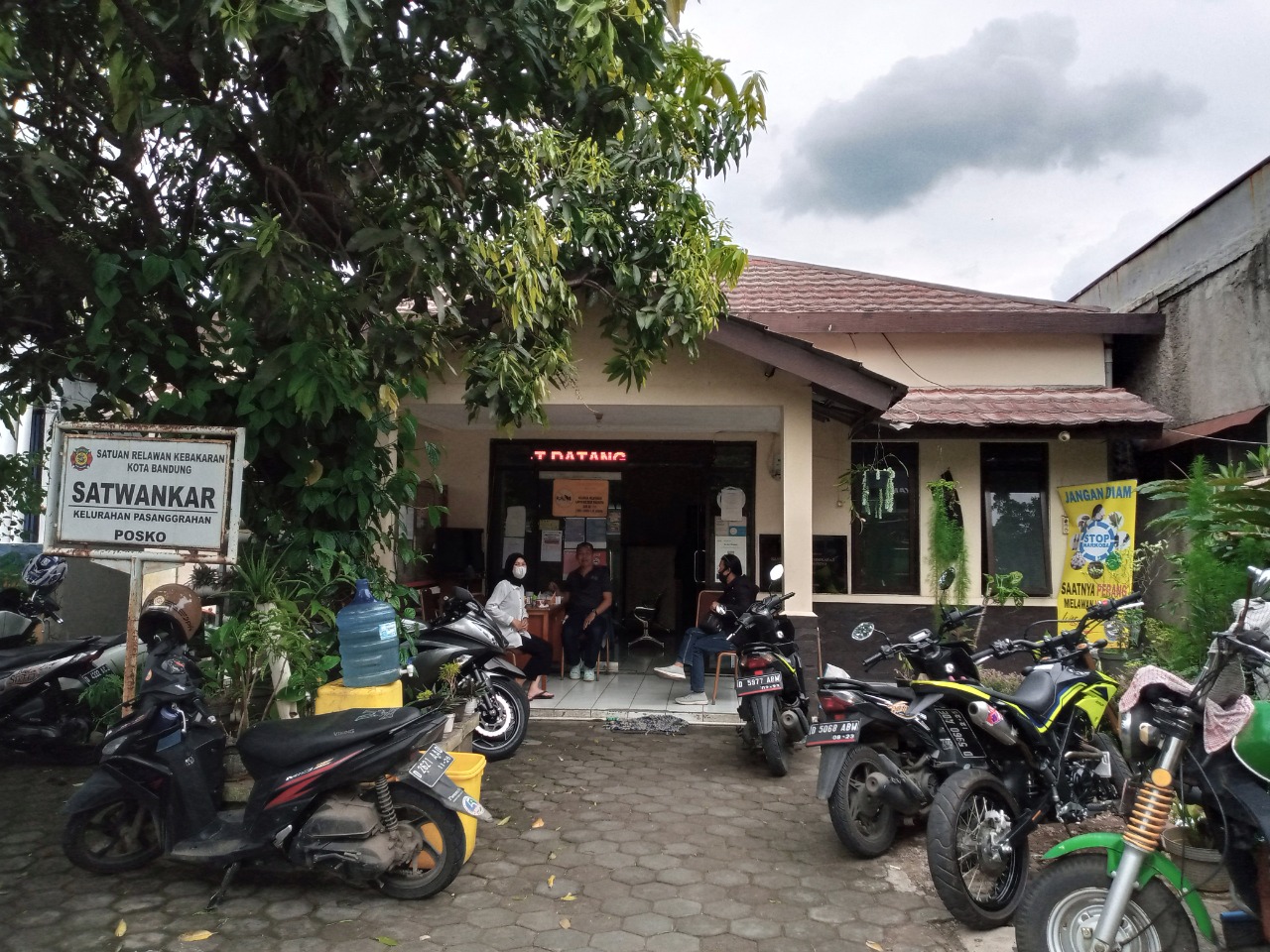 tempat parkir.jpg