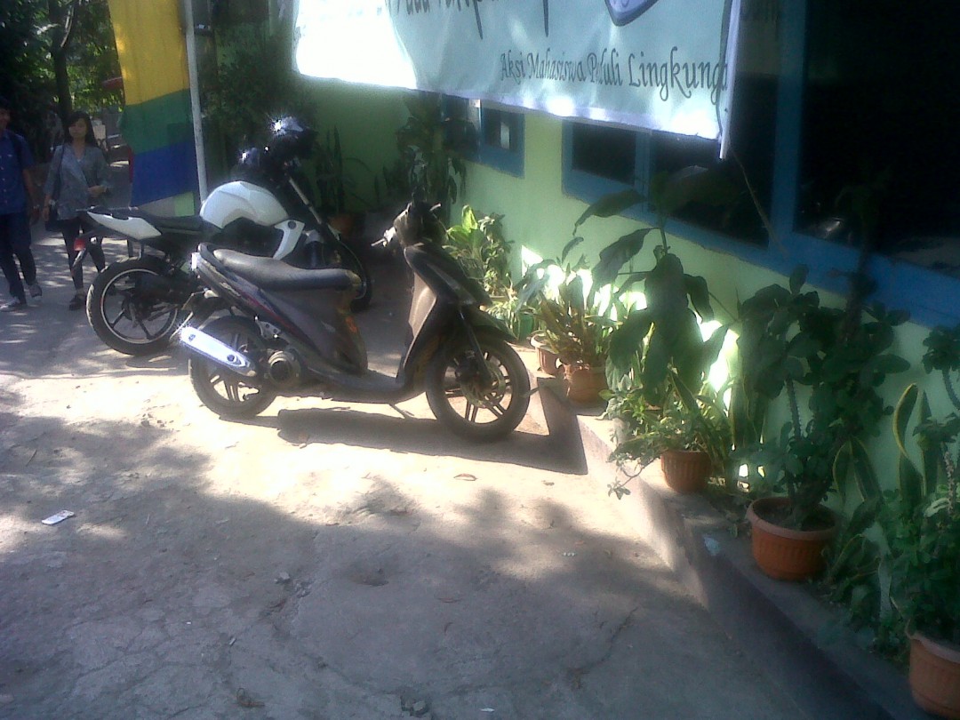 tempat parkir.jpg