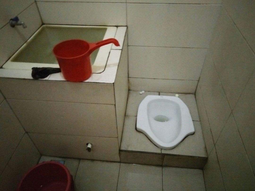 sarana toilet.jpg