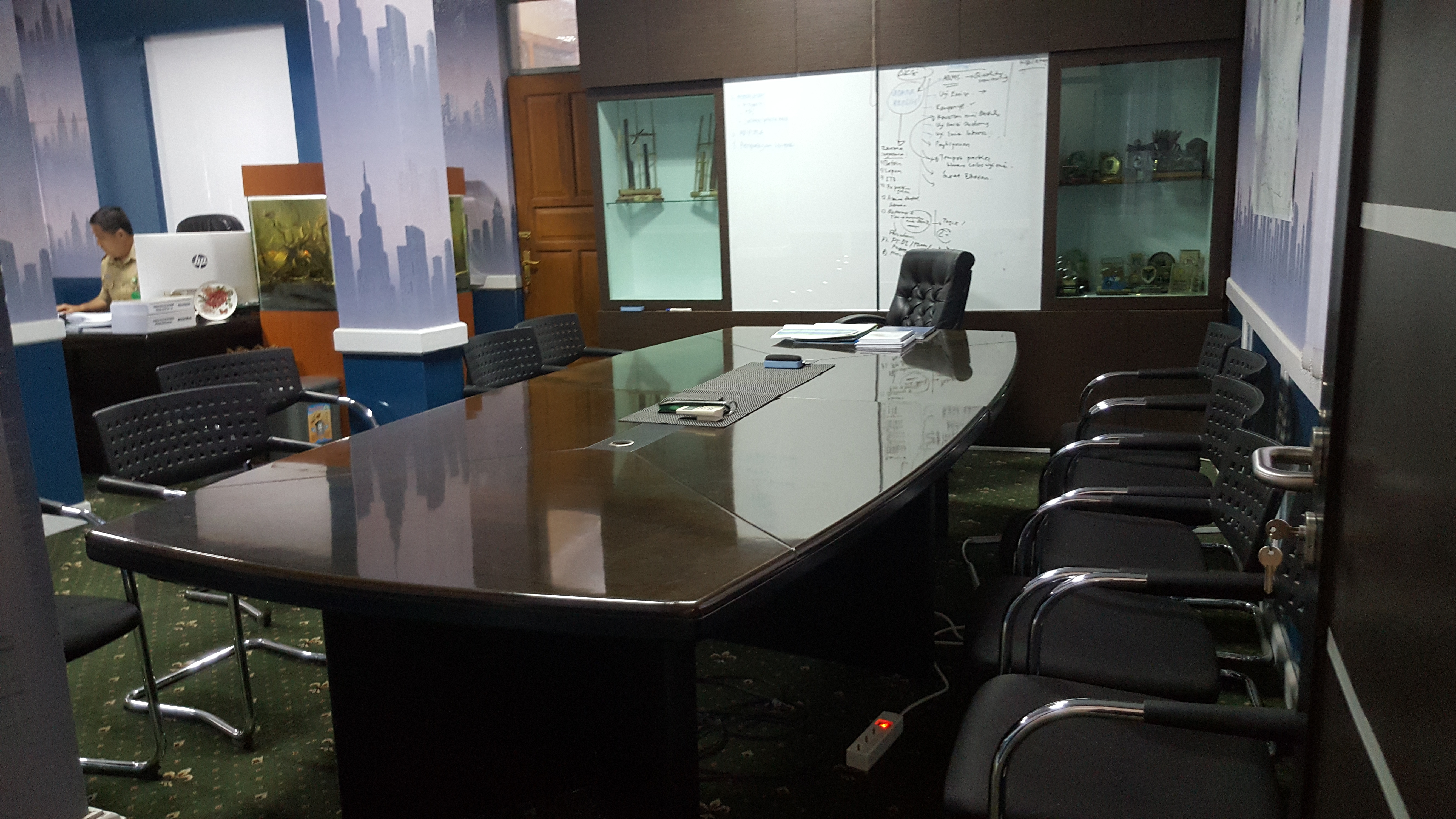 RUANG RAPAT KECIL.jpg