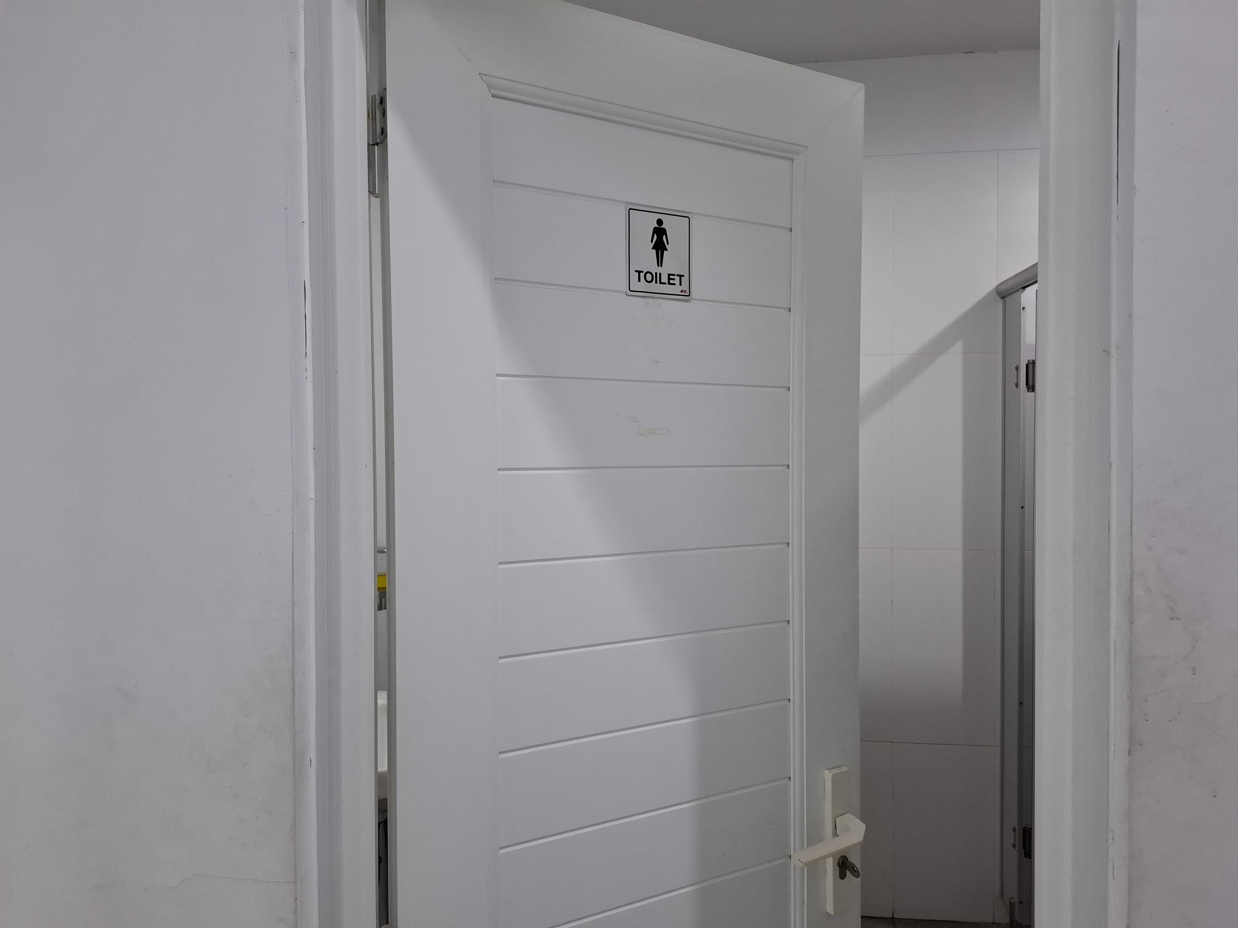 Toilet Wanita.jpg