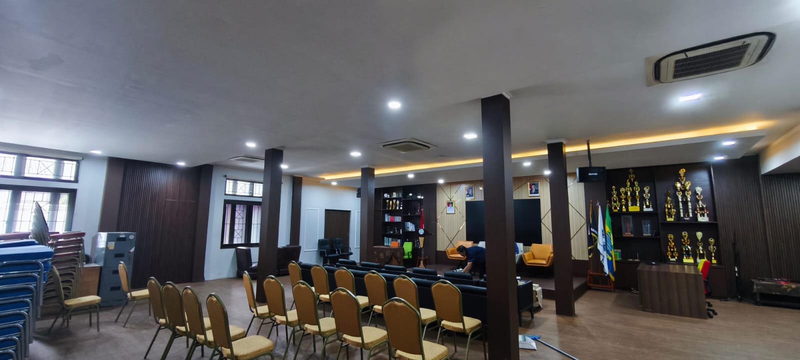 Aula Tampak Samping Kanan.jpeg