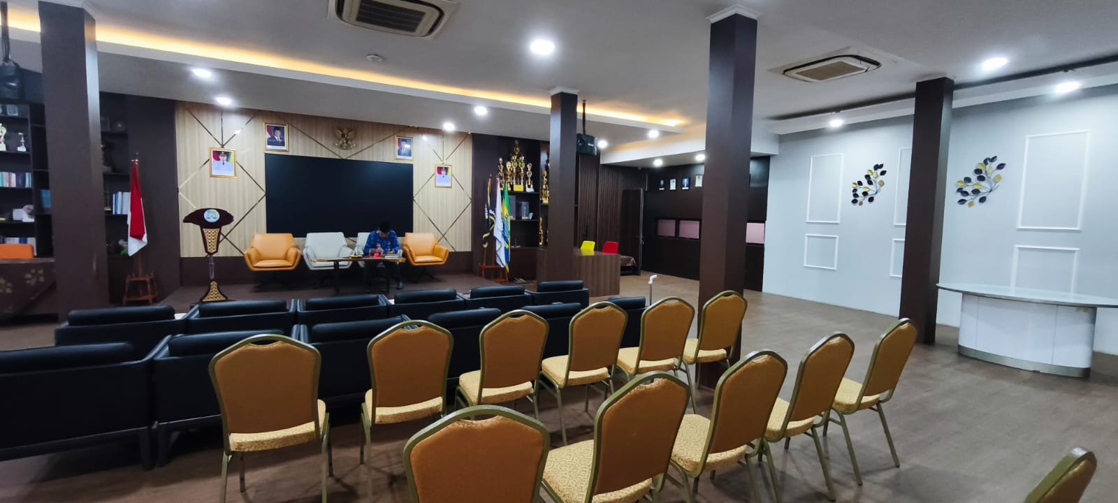 Aula Tampak Samping Kiri.jpeg