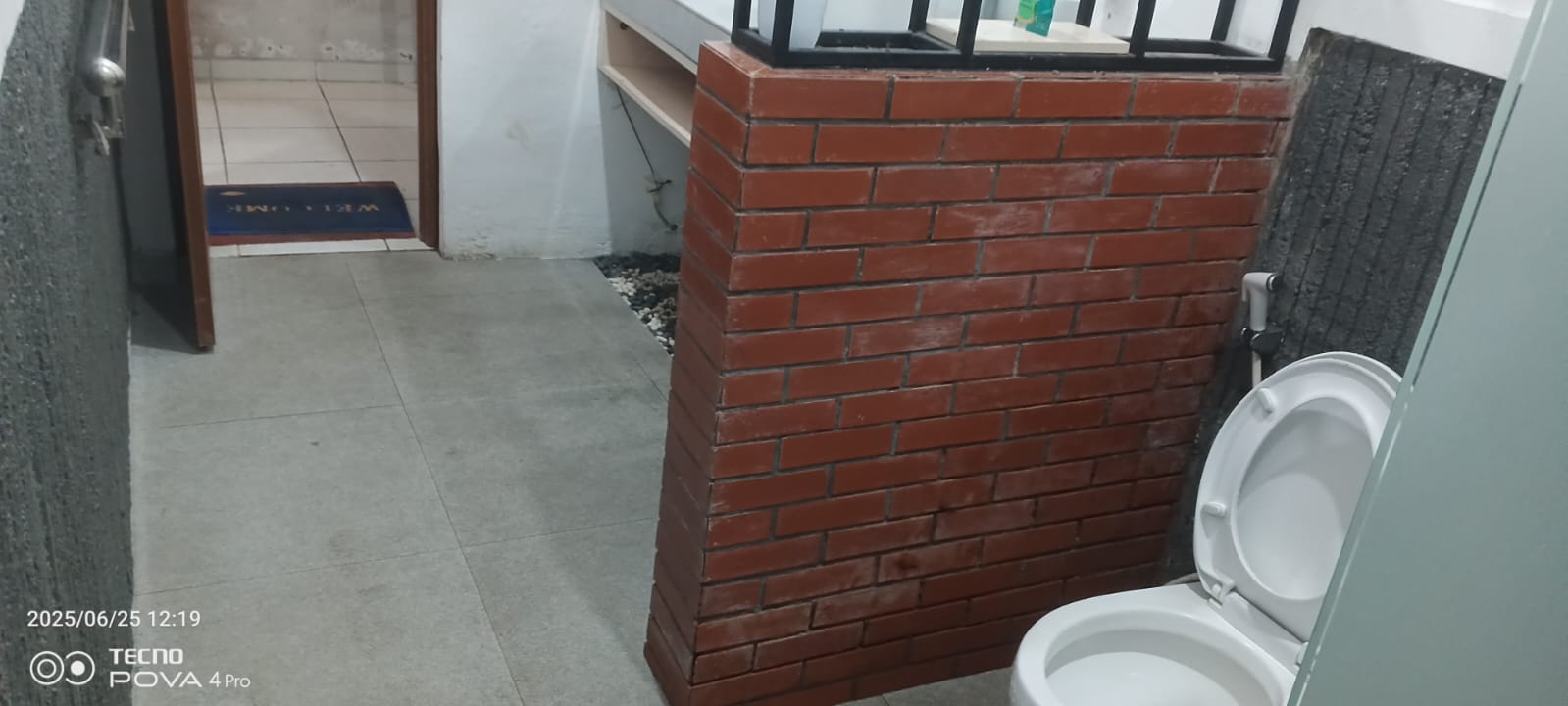 Toilet 1L.jpg