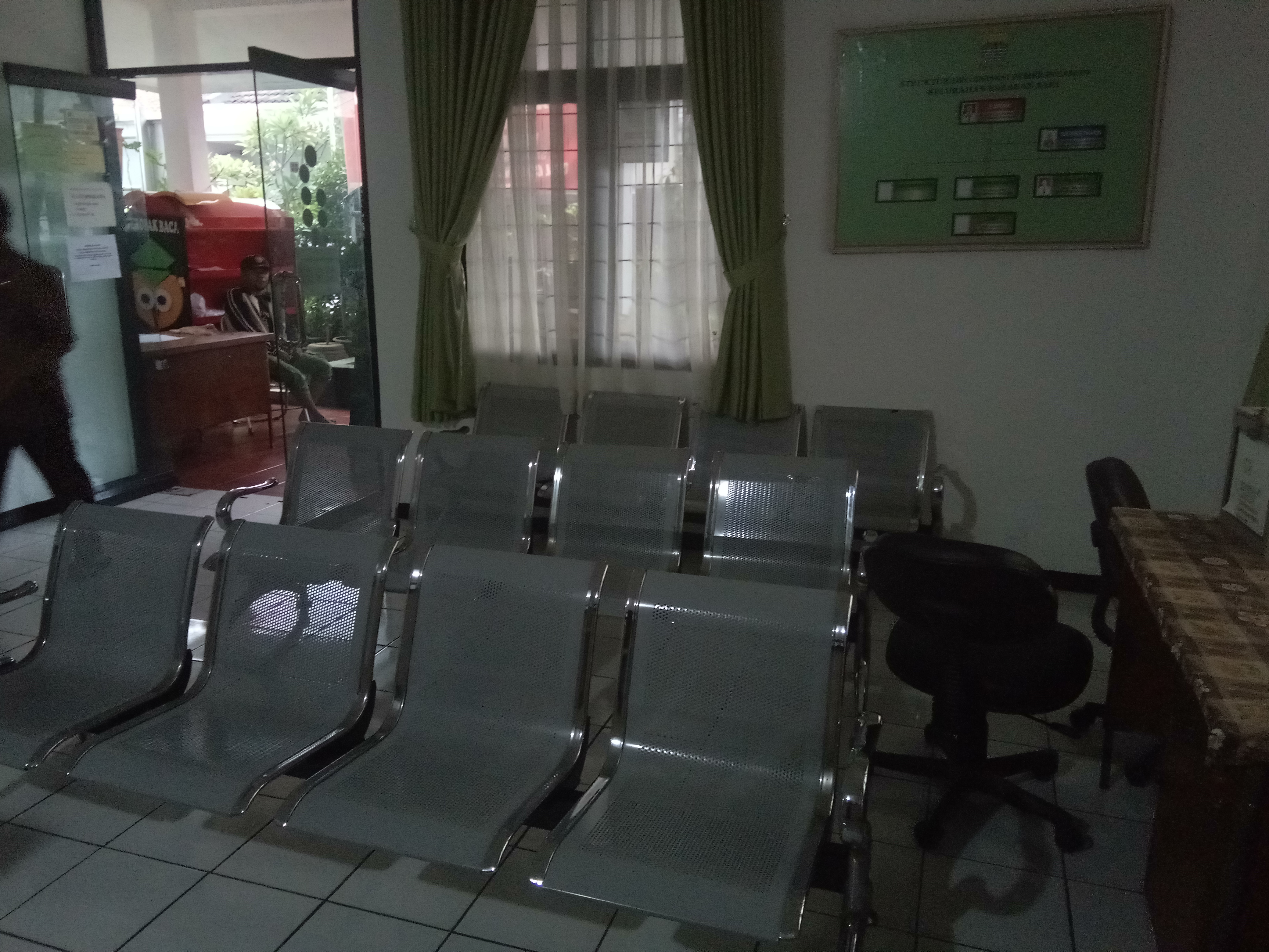 ruang tunggu.jpg