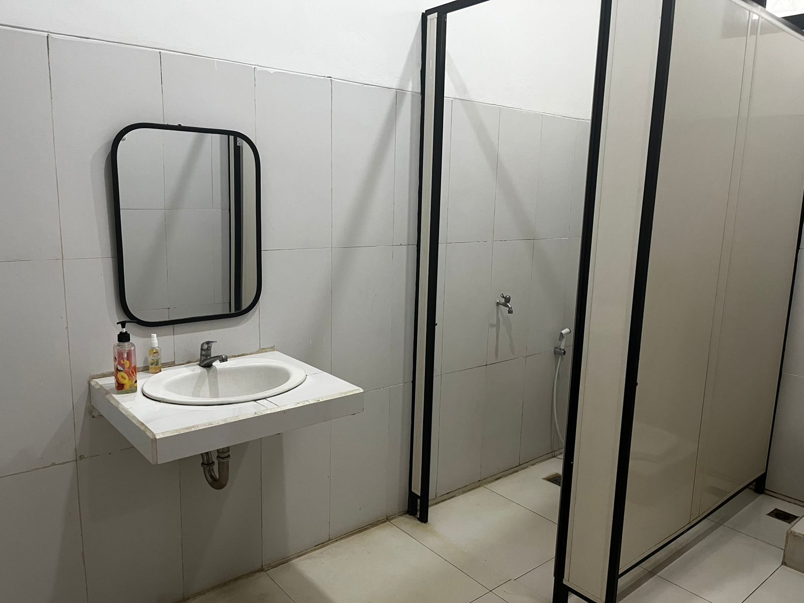 TOILET PEREMPUAN.jpg
