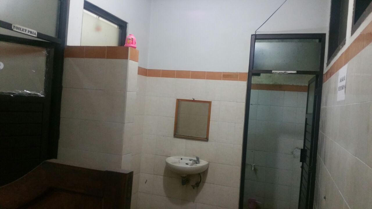 TOILET2.jpg