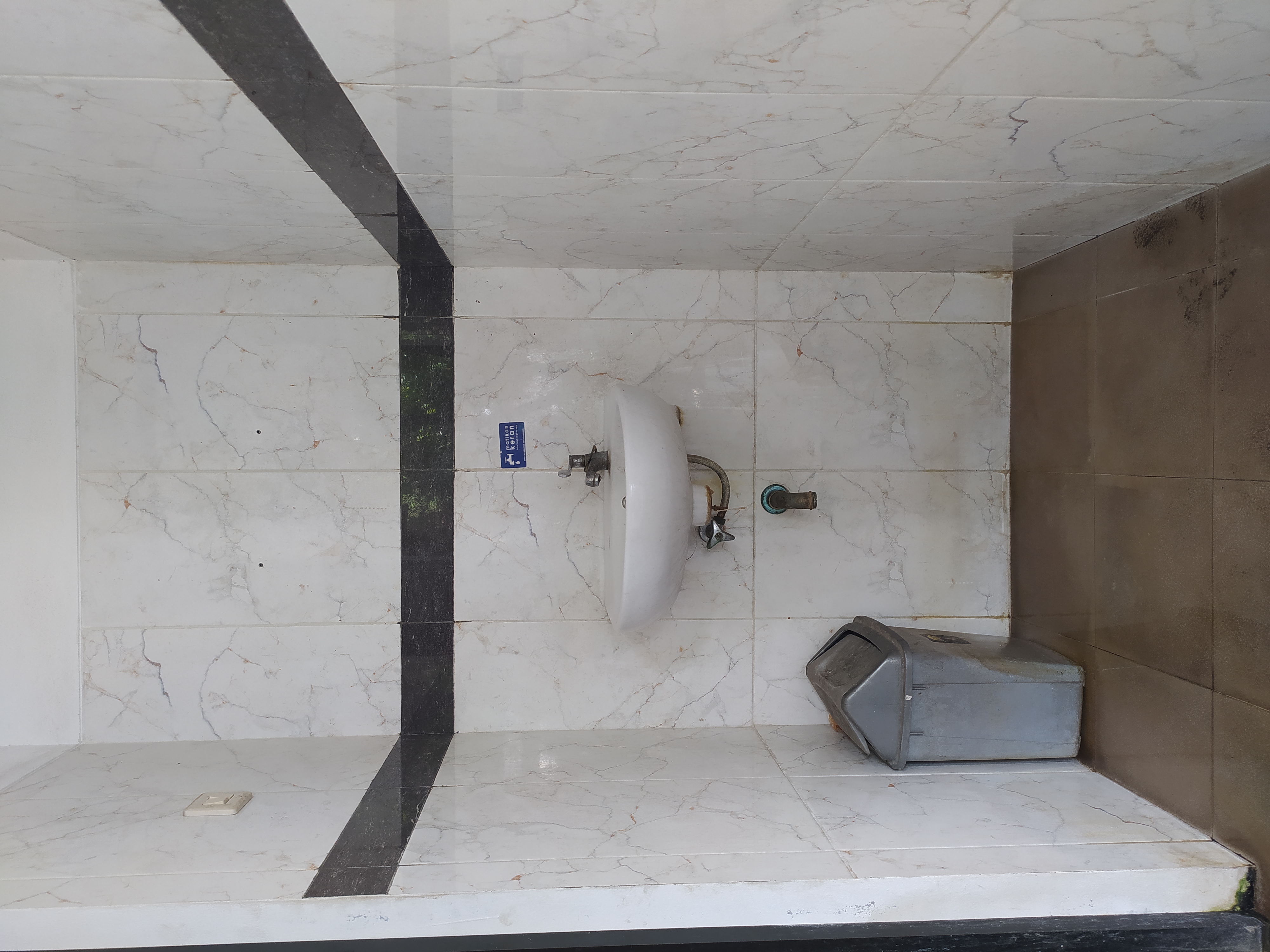 Toilet (2).jpg