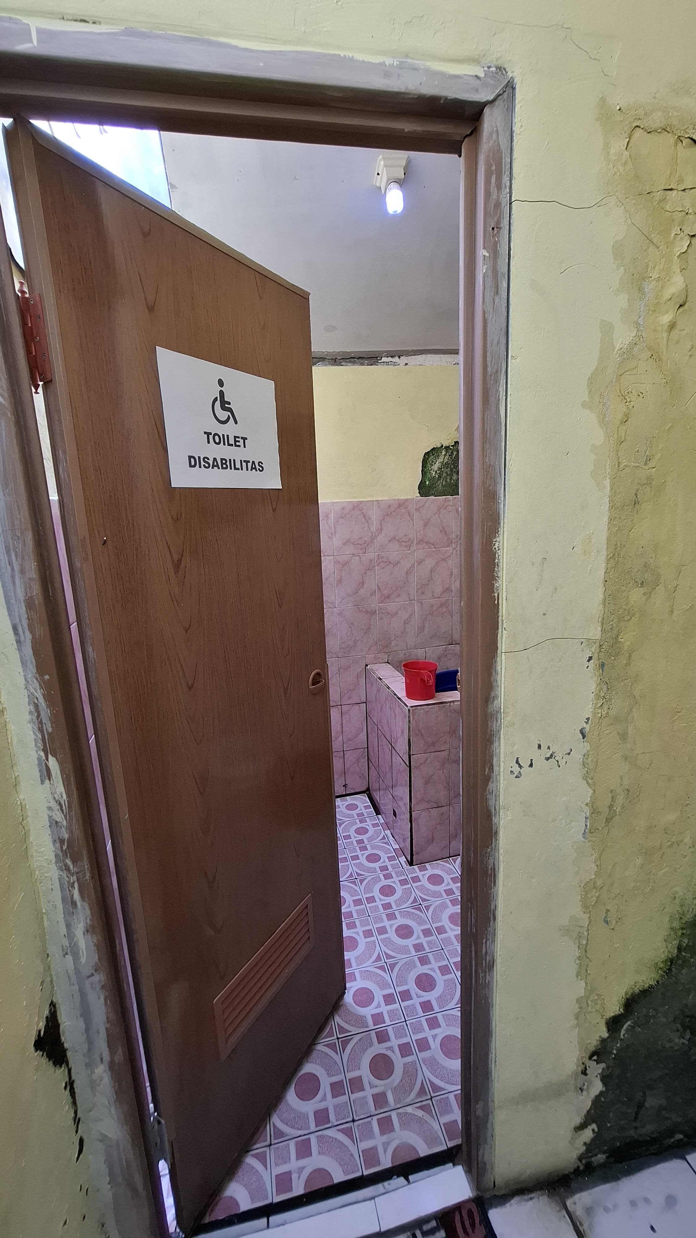 TOILET DIS 2.jpg